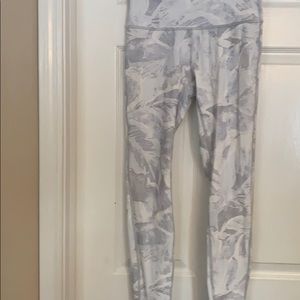 Lululemon wunder unders size 6